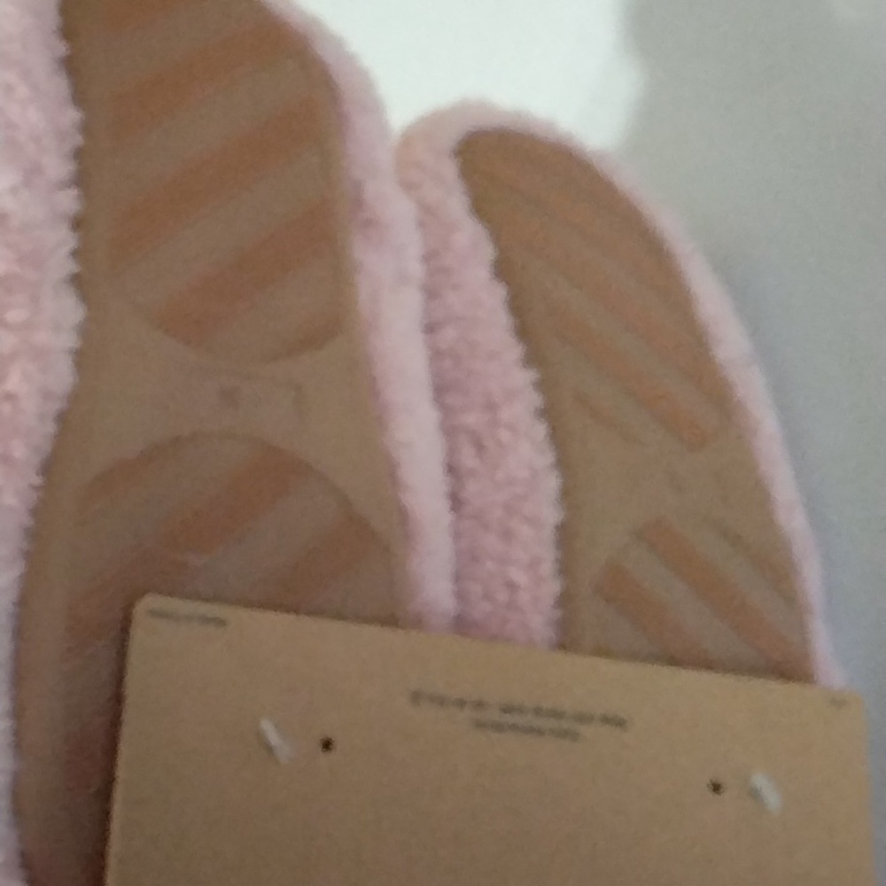 New With Tags Pink Color Memory Foam Slippers - Picture 14 of 16